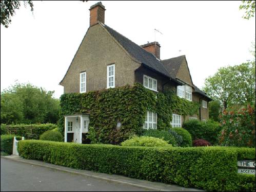 130 Hampstead Way